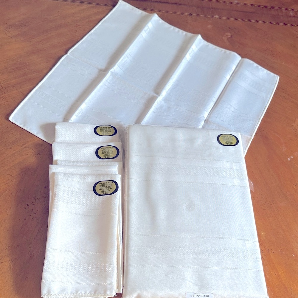 Ivory Linen Tablecloth and Napkins  Set/ 7 Piece